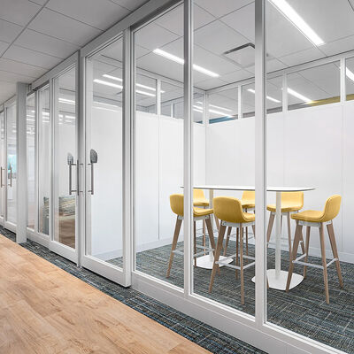 Geprefabriceerde binnenkantoren Afscheidingswanden Akoestische modulaire muur Aluminium Framed Glass Afscheidingswanden Commerciële Custom Divider